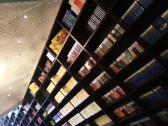 -钟书阁(松江泰晤士小镇店)