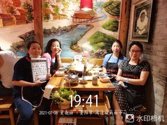 -野山舂·贵州现舂酸汤火锅(鸿通城店)