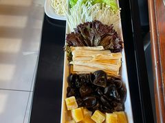 -八次方巴乡石锅鱼·金海湖水库活鱼(谷丰东路店)