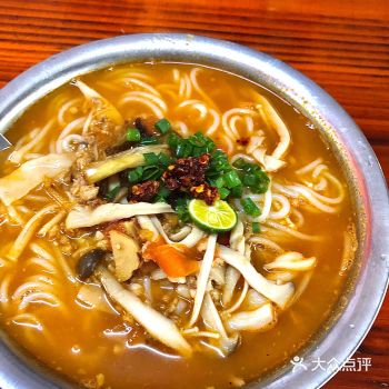 「知然饮食店」 第一次吃的时候惊艳到了，柳州的粉店不