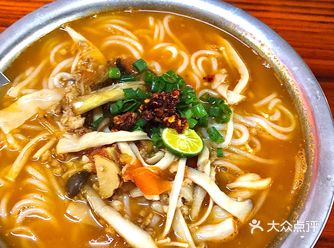 「知然饮食店」 第一次吃的时候惊艳到了，柳州的粉店不