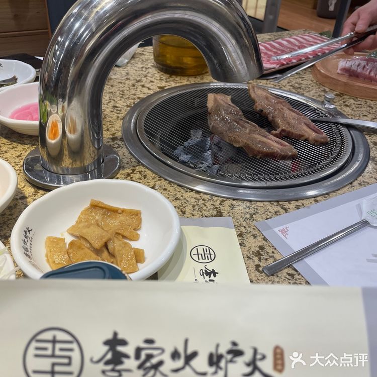 答应我去黄岛一定试试这家烤肉！光小菜我就能吃的超满足！