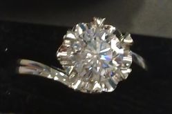 成品近景-威德钻石-克拉钻大本营(南京东路店)