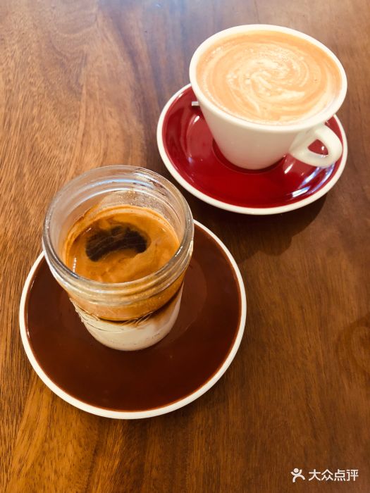 lets grind fresh roasted coffee图片