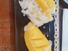 芒果糯米饭-Pad Thai Kratong Thong by ama