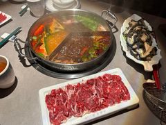 -伴山牛贵州黄牛肉火锅·苗疆非遗艺术餐厅(上海首店)