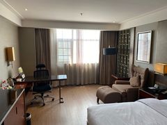 -武汉光谷广场杨家湾地铁站怡程酒店