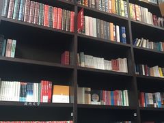 -钟书阁(松江泰晤士小镇店)