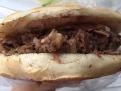 烧饼夹牛肉-老西关黄老太牛肉烧饼