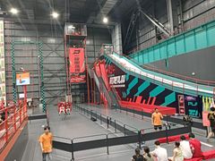 -极限PLAY运动娱乐新世界·团建派对表演休闲馆·室内高空游乐园