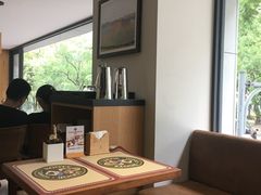 靠窗位-Roots Lodge Café(仁爱旗舰店)