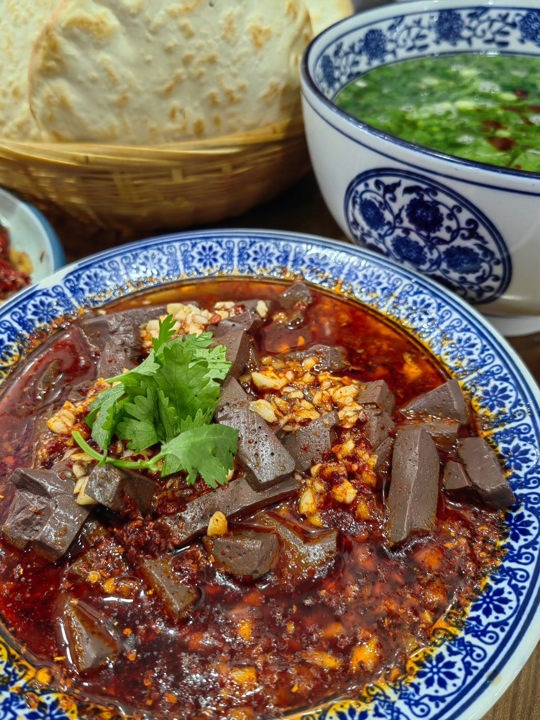 来西安必吃的水盆羊肉,距离陕历博仅有几百米.