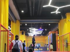 -爱蹦iBOON蹦床运动馆(江汉店)