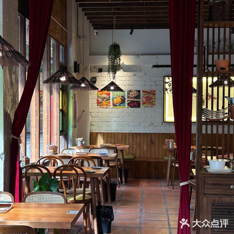 厦门漂亮店🍍温暖木质调的傣味餐厅