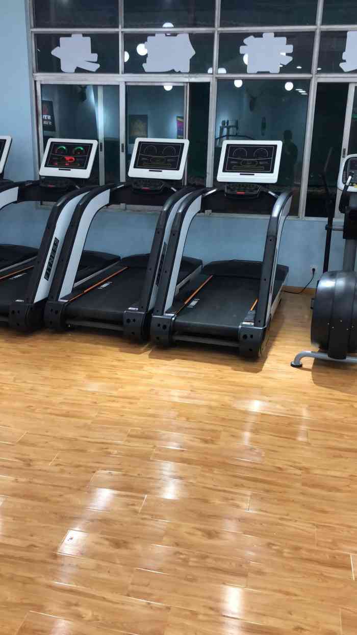 撕裂者健身工作室(松江大学城二期店)-"去书店时偶然看到这个健身房