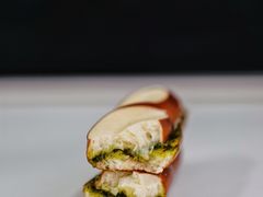 青酱红波芝士碱水-慢熟面包店bud bread(孩儿巷店)