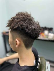 -15C7 男士理发馆 烫染专业店