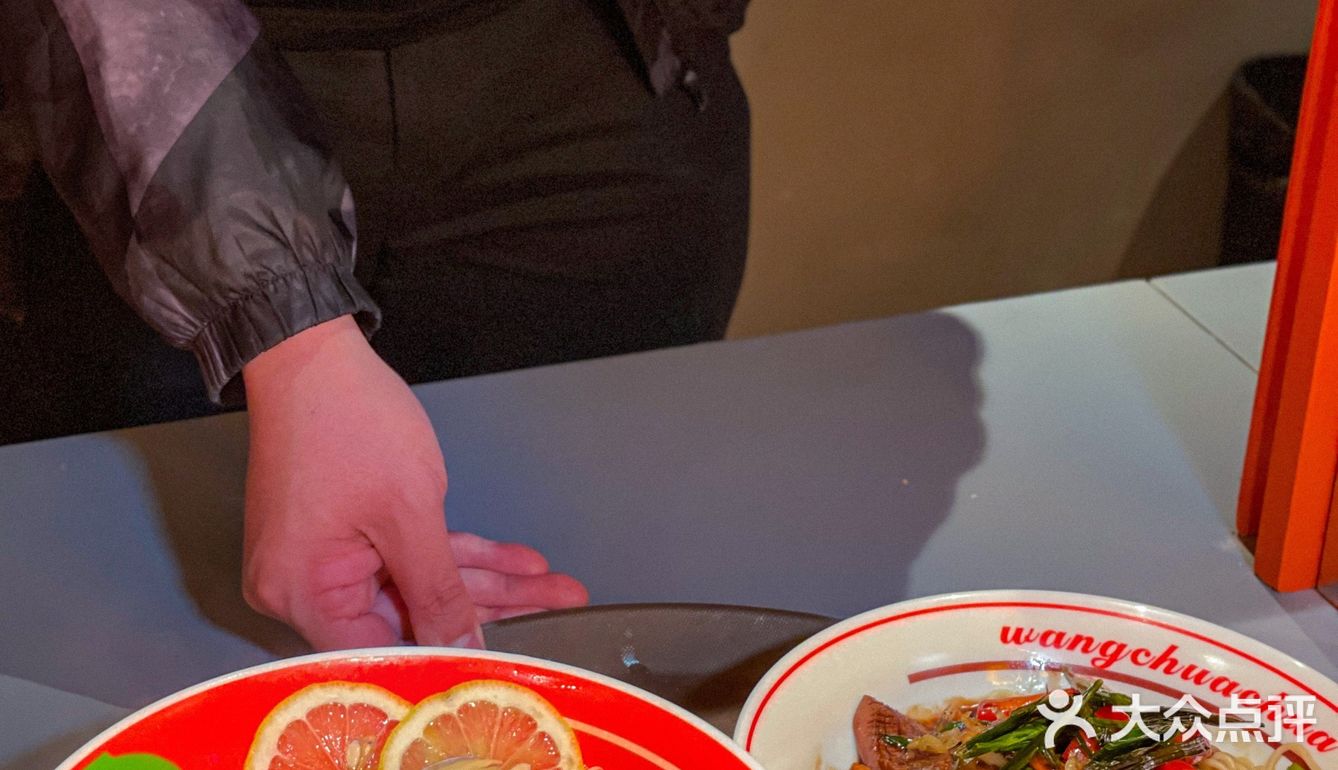 重庆探店｜在百老汇🎵内吃小面是种什么体验