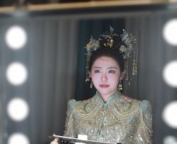 点击看大图 -爱伊人婚纱礼服美妆馆