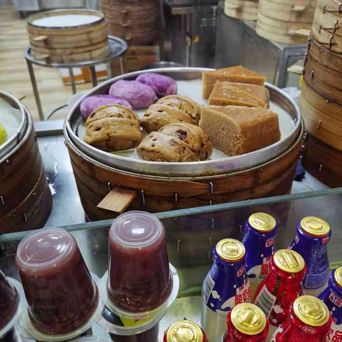 打分   /人 包子味道不错,比较稳定,豆浆一般太甜了!