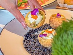 金枪鱼牛油果脆球-Crafted 花园露台牛排海鲜馆