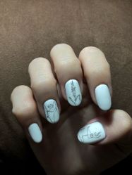 -一笔绣狂草美甲坊