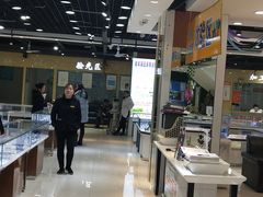 -现代眼镜批发城(威海路店)