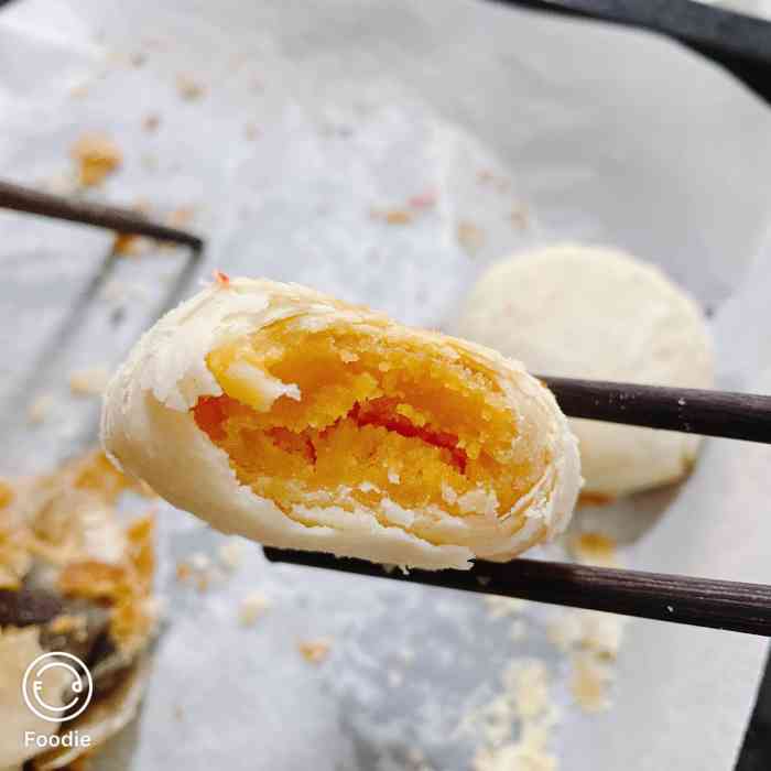 下夜班路过泸溪河就来尝尝看桂花糕不是特别甜也不腻买了一盒当早点吃