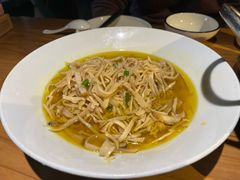 -帅巴人舅母子腊蹄民俗村