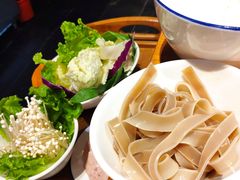 -野山舂·贵州现舂酸汤火锅(鸿通城店)