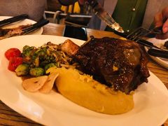 牛小腿-Common Table · Brunch & Coffee