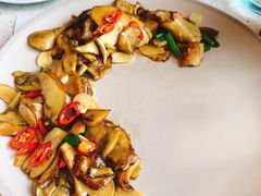 野芫荽炒牛肝菌-半山腰·云南菜(侨福芳草地店)