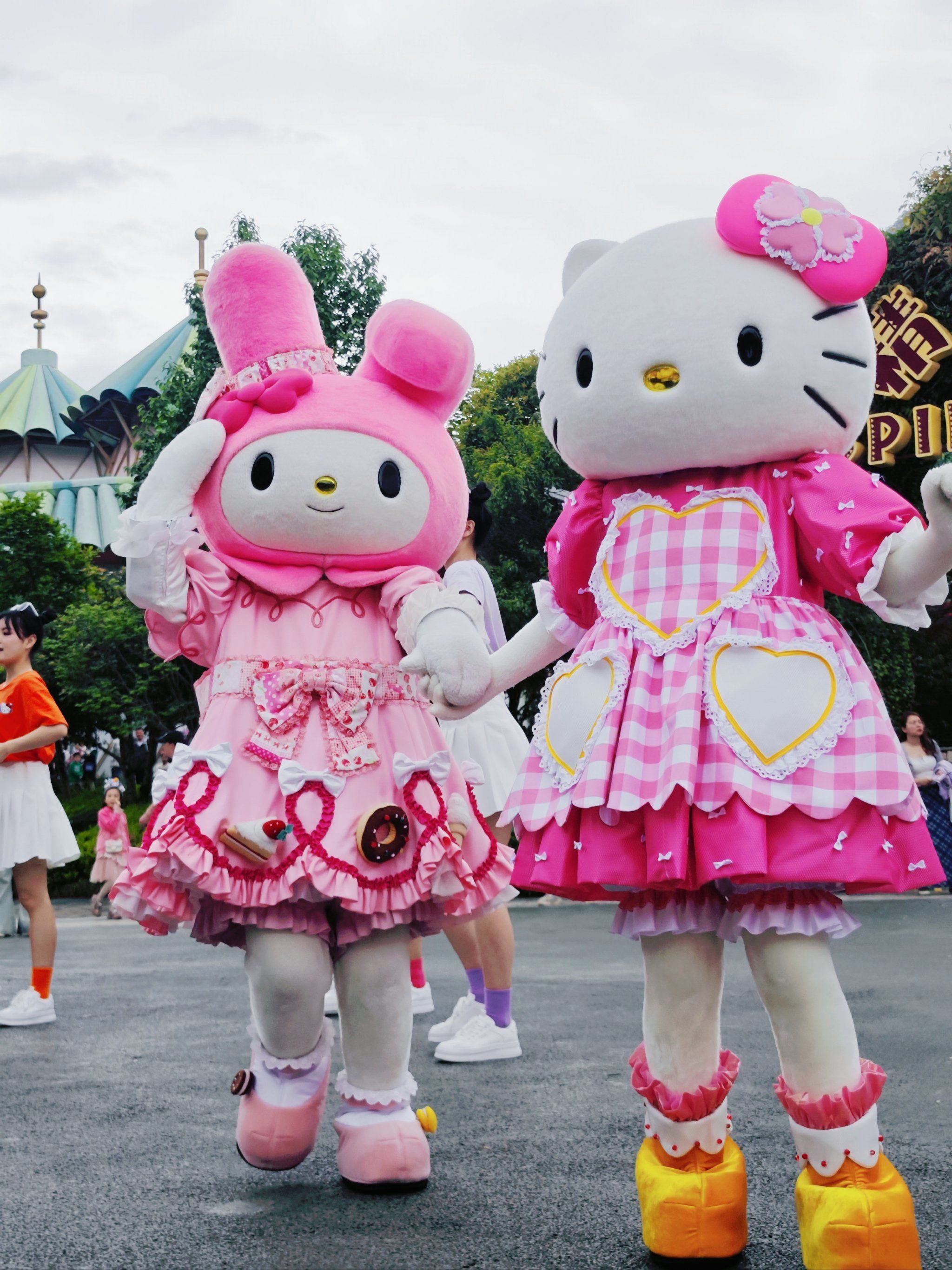 hellokitty乐园追星成功 五一假期亲