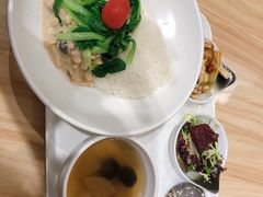逍遥菇菇浓汤饭-轻蔬不用等·素食(江苏路店)