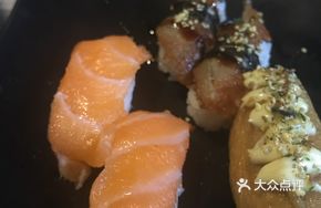 Salmon Hand Roll