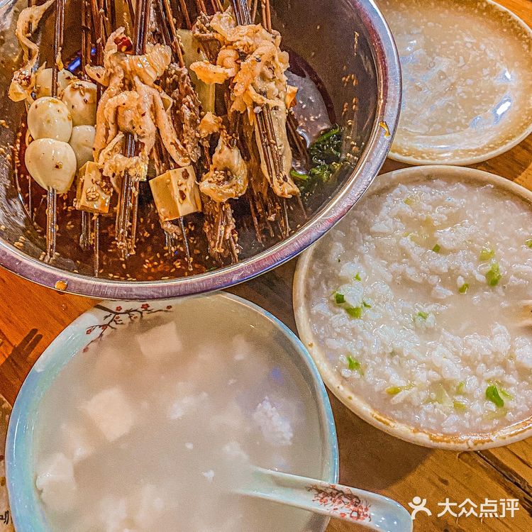 成都旅游必吃！人均25r的钵钵鸡天花板