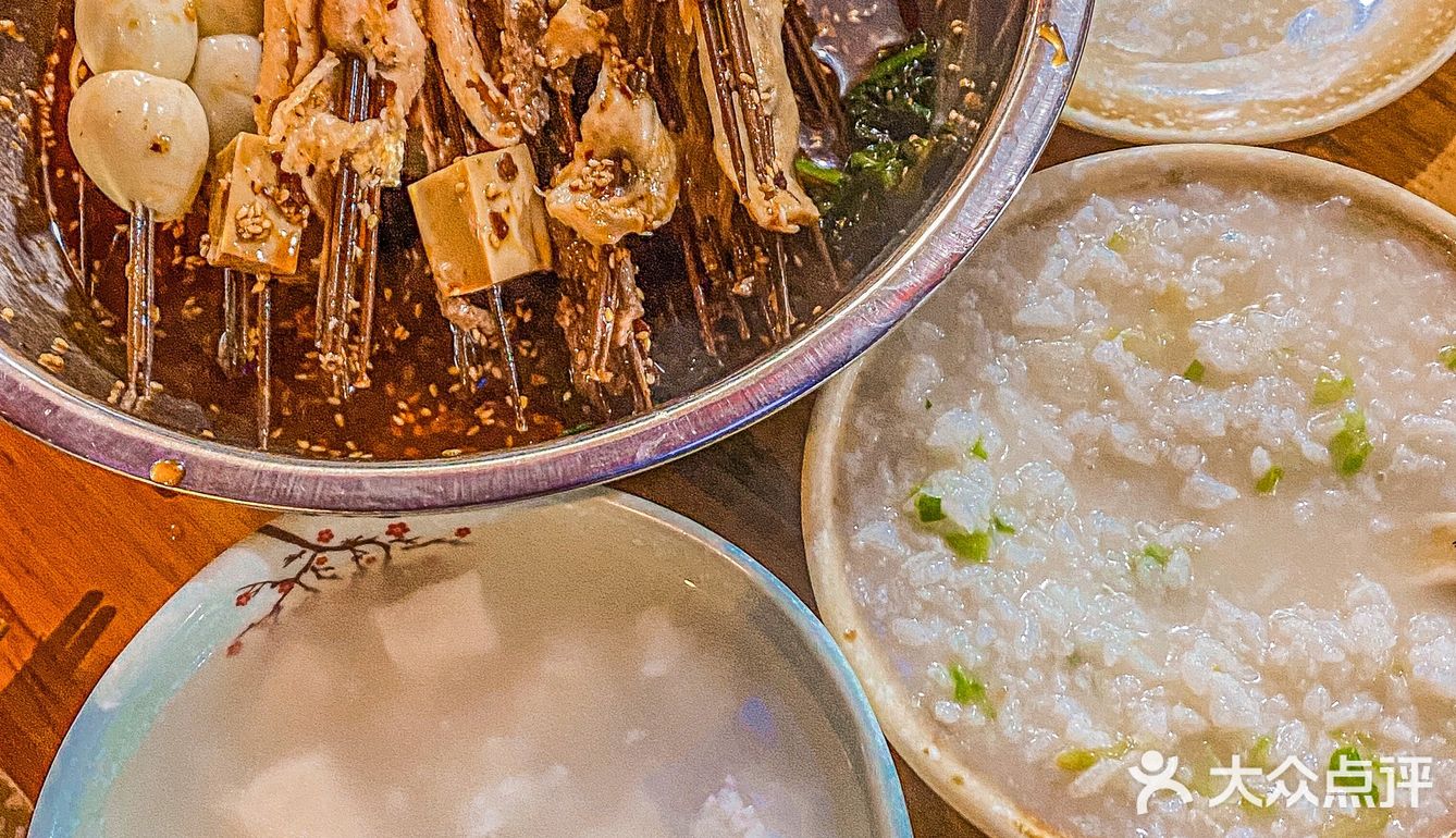 成都旅游必吃！人均25r的钵钵鸡天花板