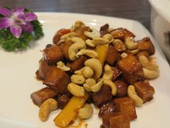 野生菌炒雪花牛肉粒-周锦记广式餐厅(格林生活坊2期店)