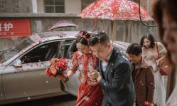 点击看大图 -GRACE KELLY婚纱与礼服(北京店)