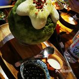 朋友4点过就来排队，排了3-4个多小时，8点过才吃成