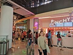 -Pinchy's Lobster & Champagne Bar