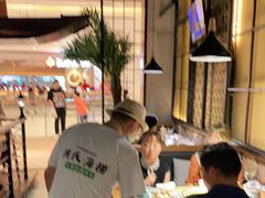大堂-洪氏嗨捞·广东猪肚鸡·椰子鸡火锅(西咸万象城店)