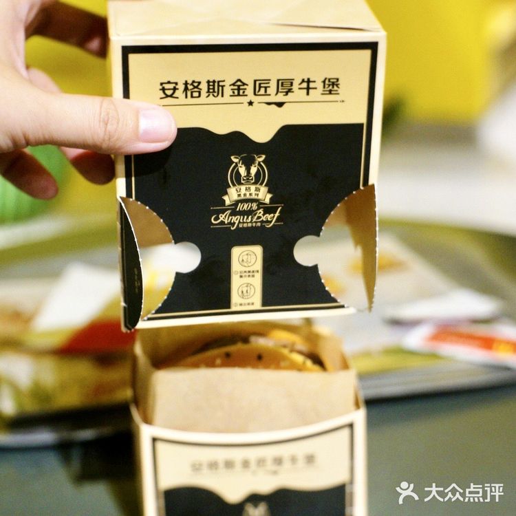 跟着豆豆吃｜敷🧀芝士面膜的安格斯MAX厚牛堡！嫩到爆！