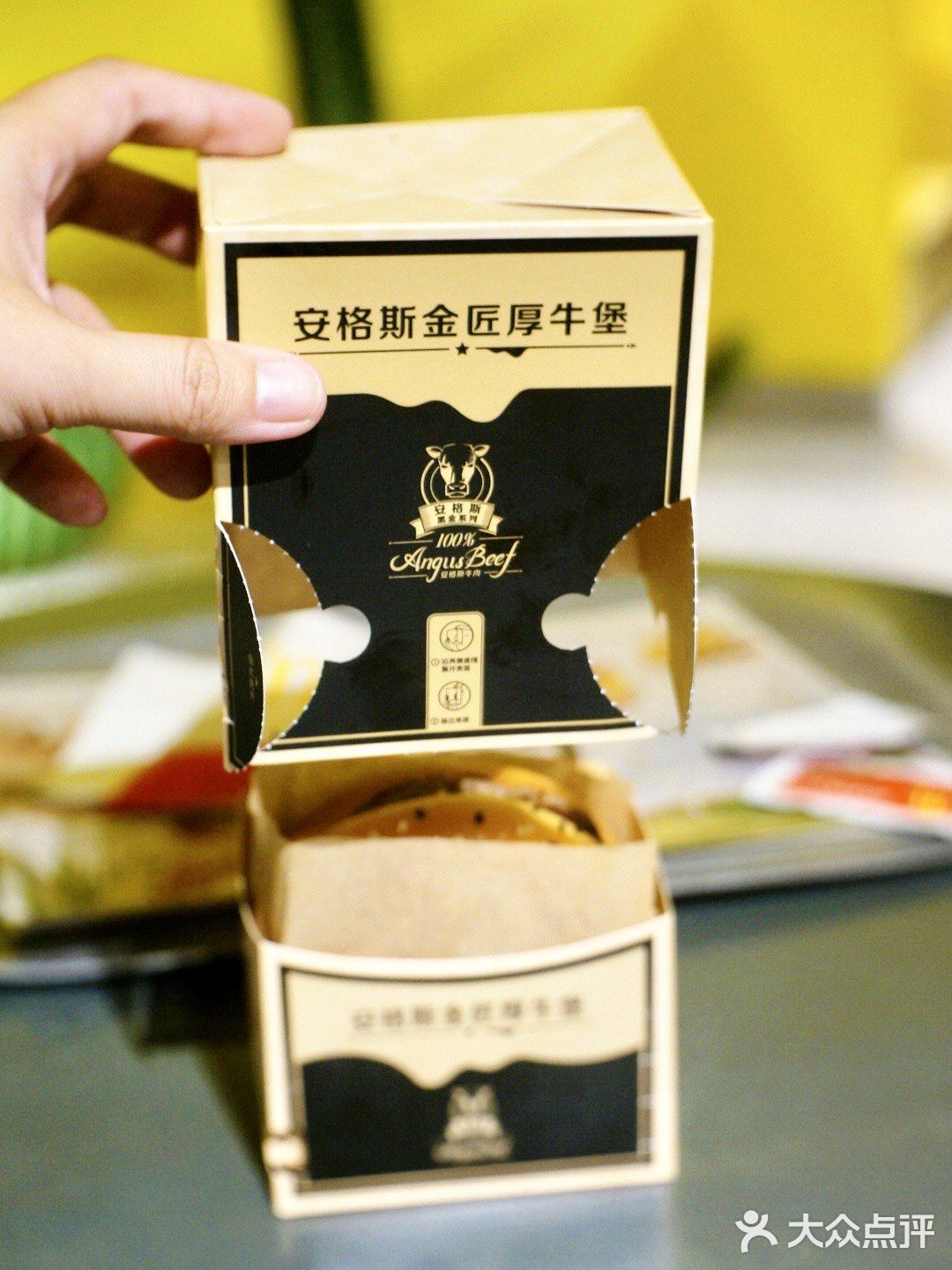 跟着豆豆吃｜敷🧀芝士面膜的安格斯MAX厚牛堡！嫩到爆！