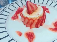 草莓蛋糕-迪奥咖啡