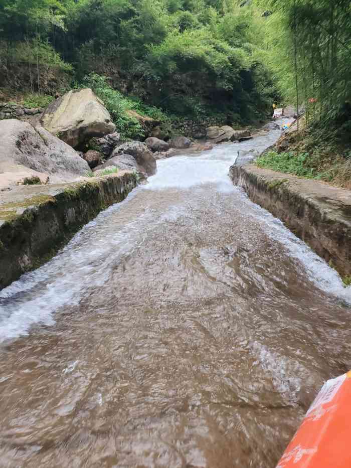 崇州九龙峡漂流
