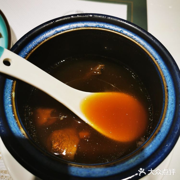 一份是有酱汁的，一份没酱汁