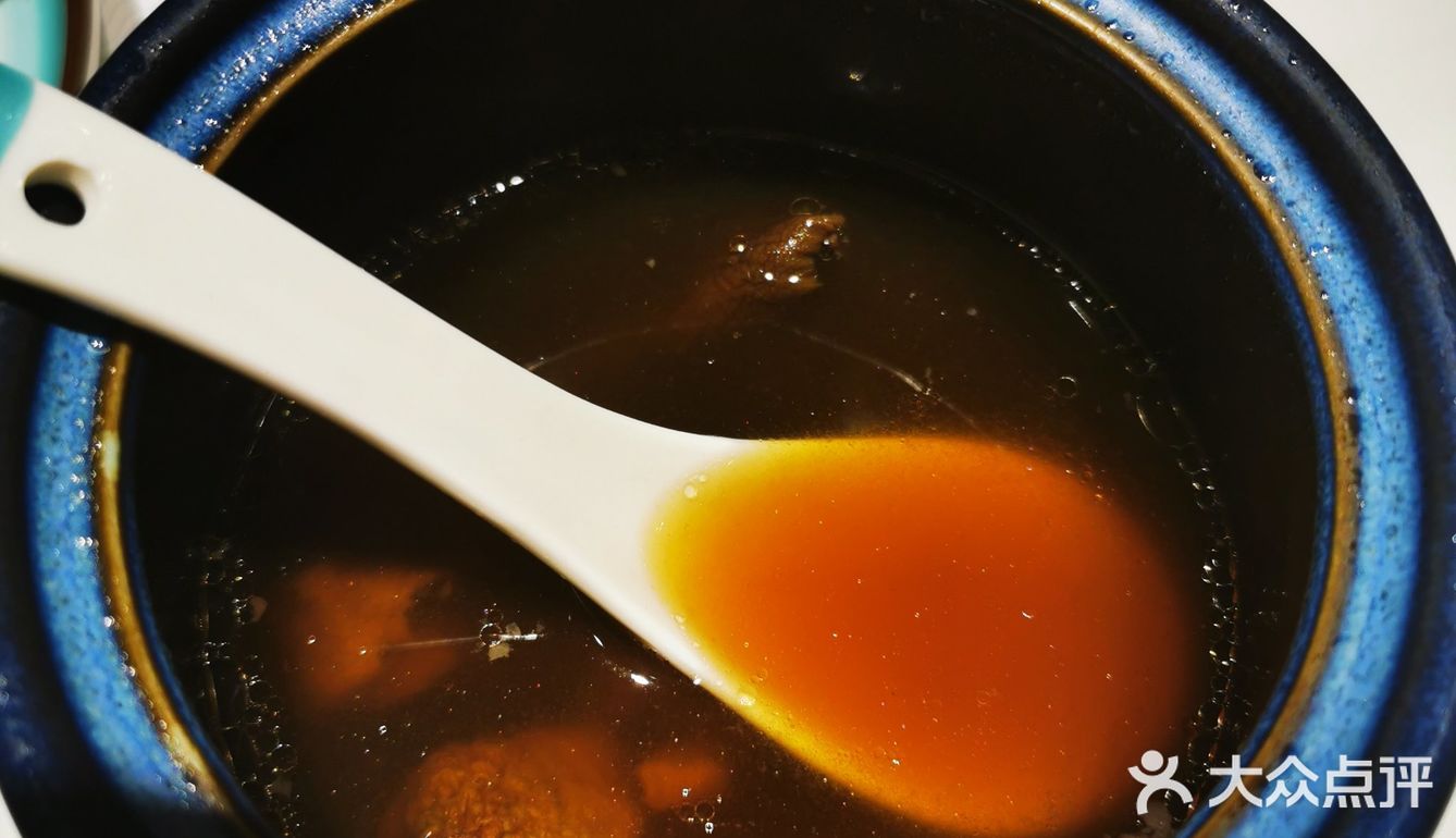 一份是有酱汁的，一份没酱汁