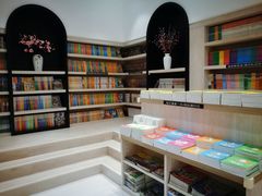 -钟书阁(群光广场店)