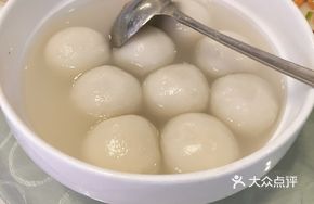 Mushroom and Shepherd's Purse Dumpling Soup